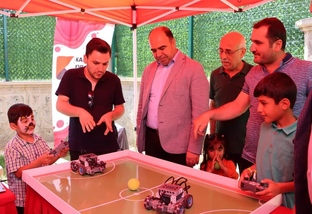 Başkan Çiftçi, Uluslararası Yarışmaya Katılan Öğrencilerle Bir Araya Geldi