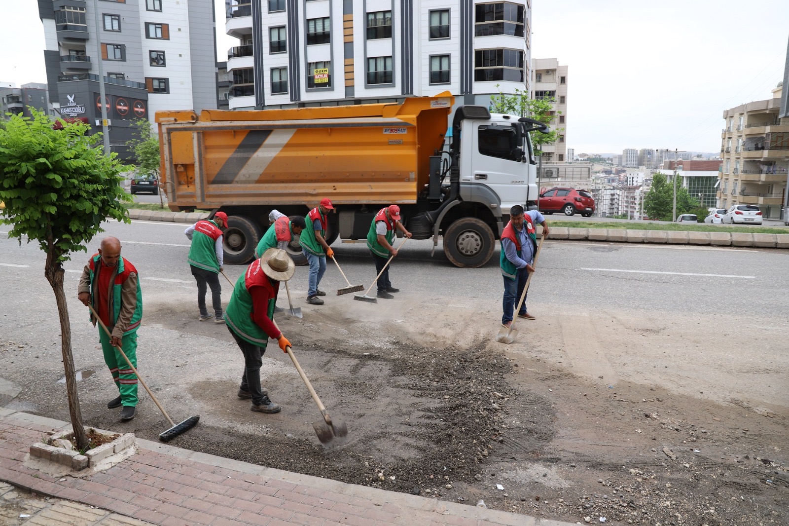 BAŞKAN NİHAT ÇİFTÇİ, KARAKÖPRÜ’DE TEMİZLİK SEFERBERLİĞİ BAŞLATIYORUZ