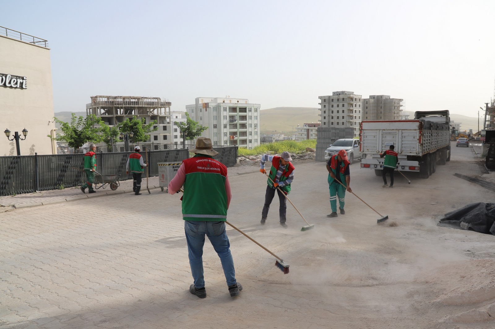 BAŞKAN NİHAT ÇİFTÇİ, KARAKÖPRÜ’DE TEMİZLİK SEFERBERLİĞİ BAŞLATIYORUZ