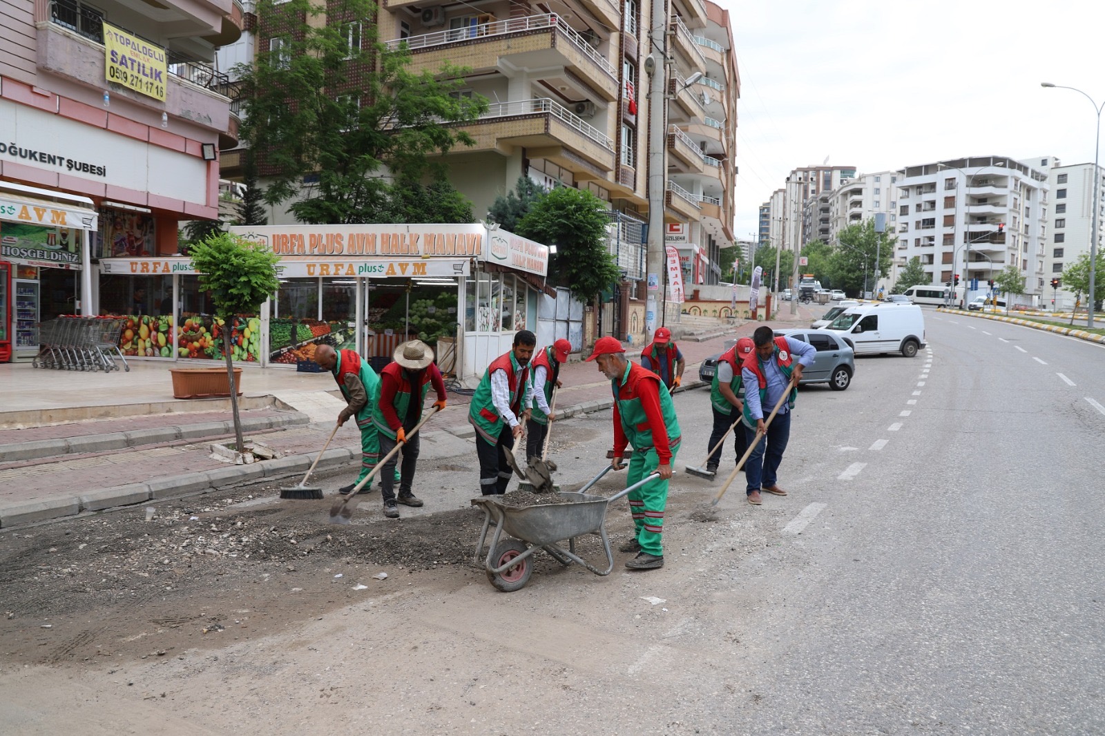 BAŞKAN NİHAT ÇİFTÇİ, KARAKÖPRÜ’DE TEMİZLİK SEFERBERLİĞİ BAŞLATIYORUZ