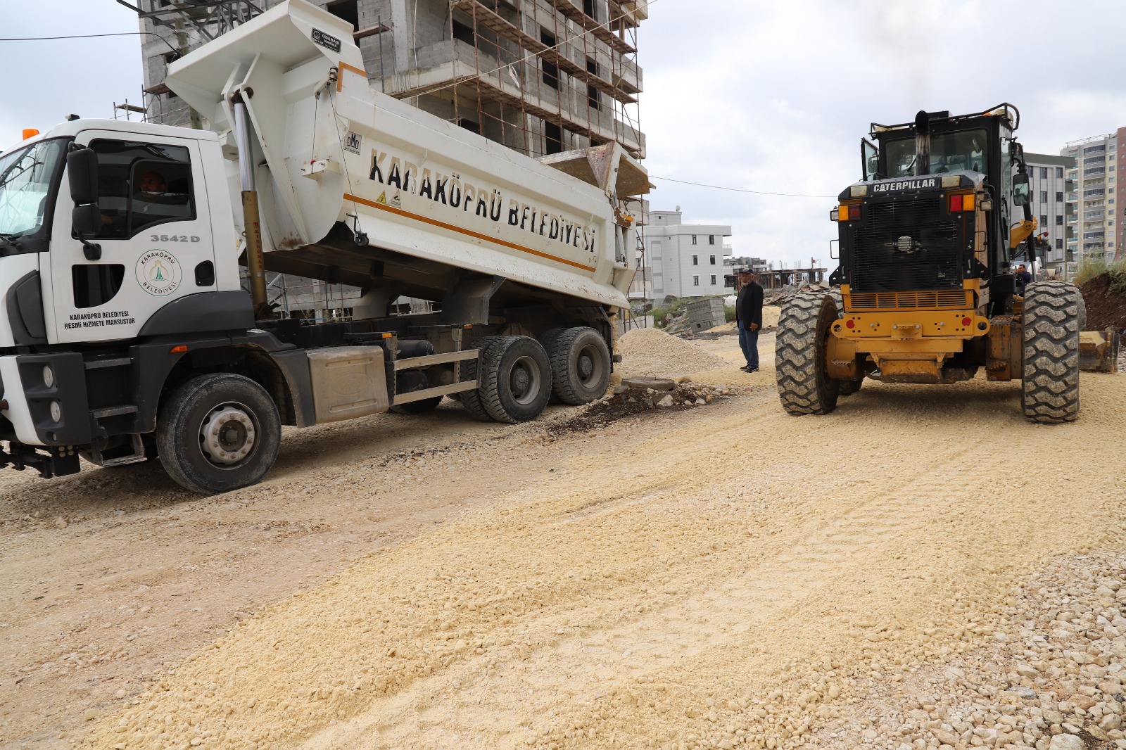 KARAKÖPRÜ’DE YENİ YOL SEFERBERLİĞİ SÜRÜYOR