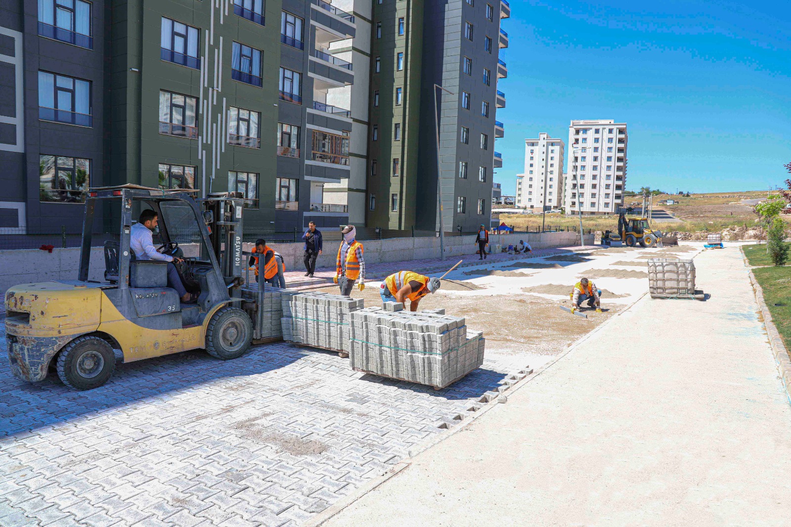 KARAKÖPRÜ’DE YENİ YOL SEFERBERLİĞİ SÜRÜYOR