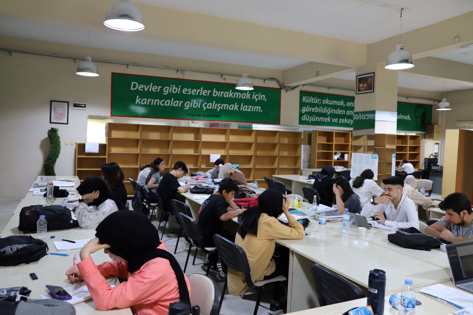 Öğrenciler Sınavlara Okuma Evlerinde Hazırlanıyor