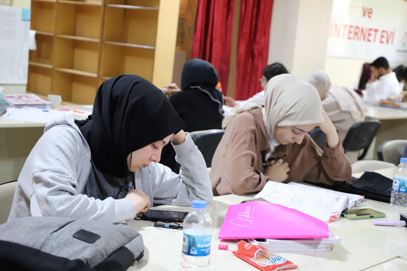 Öğrenciler Sınavlara Okuma Evlerinde Hazırlanıyor