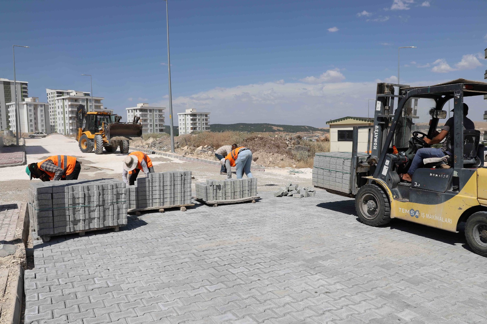 Üst Yapı Çalışmalarıyla Yollar Yenileniyor