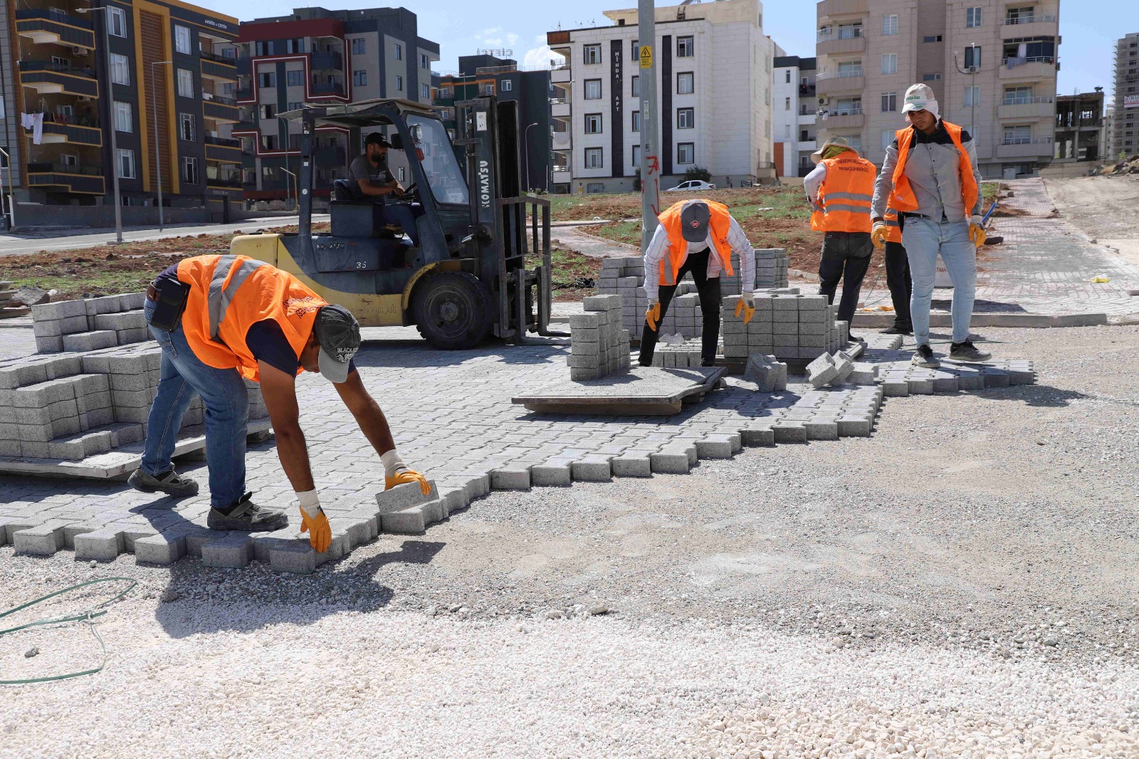 Üst Yapı Çalışmalarıyla Yollar Yenileniyor