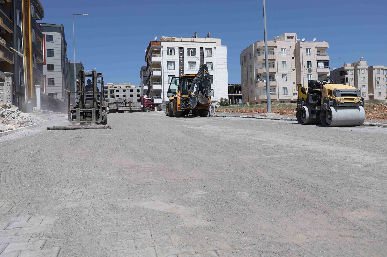 Üst Yapı Çalışmalarıyla Yollar Yenileniyor